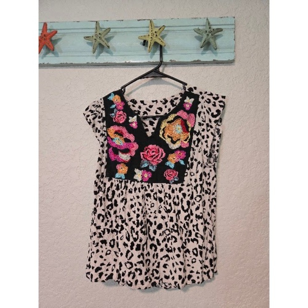 Savanna Jane Leopard Floral Embroidered Boho Top V-Neck Animal Print Small